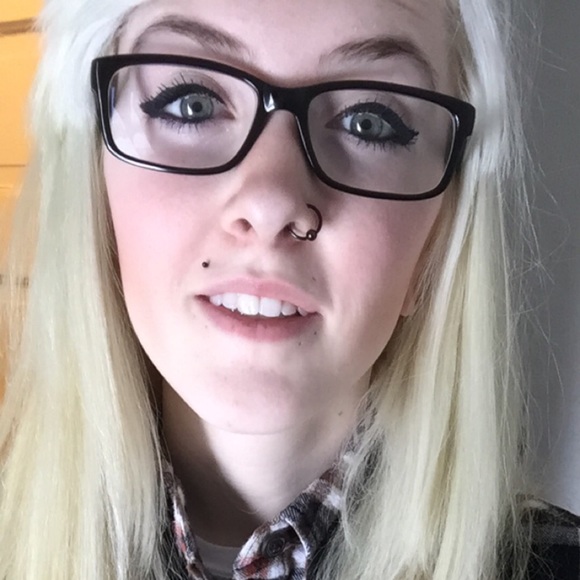 Meet your Posher, Deanna - Picture 1 of 1