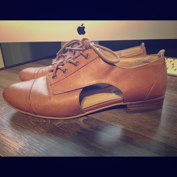 Steve Madden Cut Out Oxfords