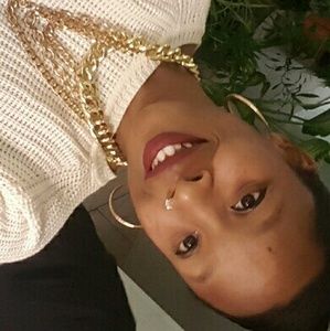 Meet your Posher, Sheena