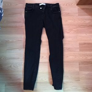 US 6 / EUR 38 black cropped jeans