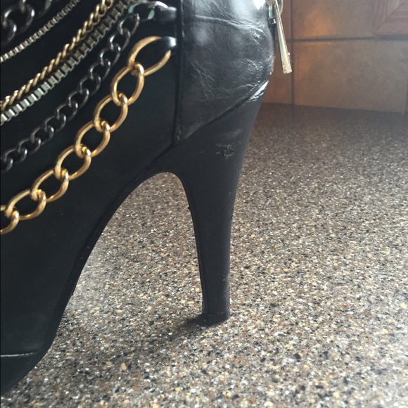 Chained Booties - Picture 3 of 4