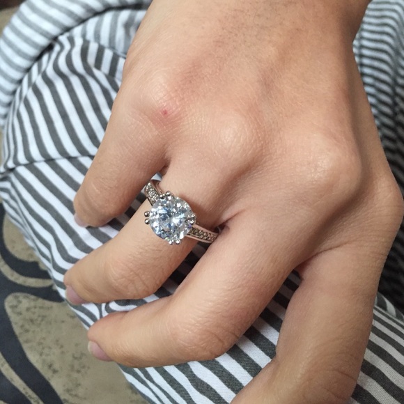 💘 Sale💘 CZ Diamond Ring - Picture 3 of 4