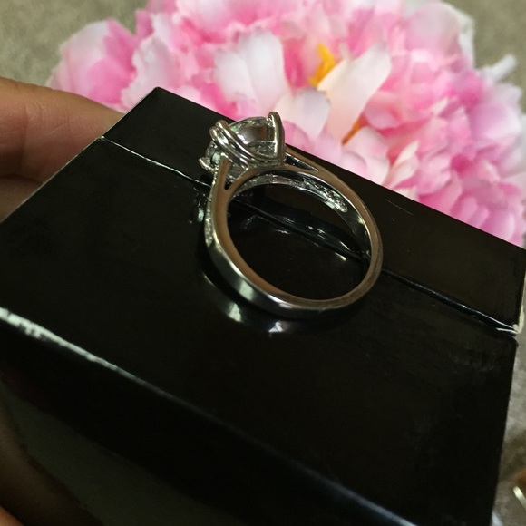 💘 Sale💘 CZ Diamond Ring - Picture 4 of 4