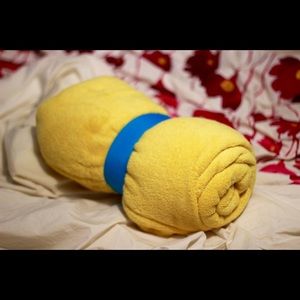 🎉NWOT FLEECE THROW!!🎉