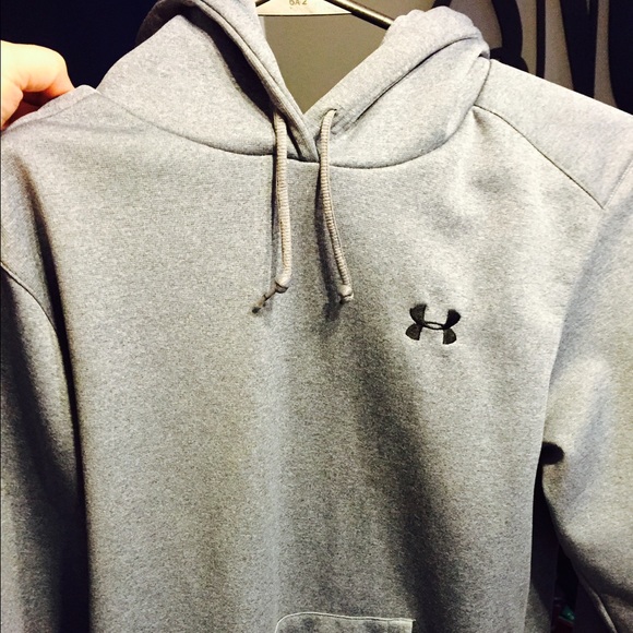 Under Armour Women's Gray Sweatshirt!