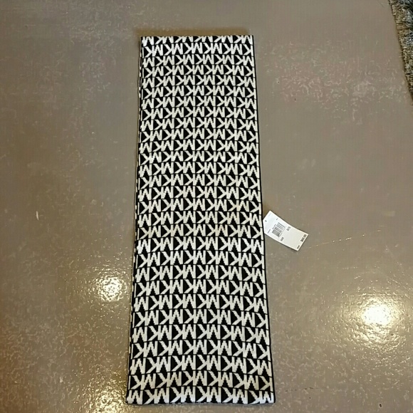 🚨LAST DAY 🚨 💯Michael Kors infinity scarf NWT - Picture 4 of 4