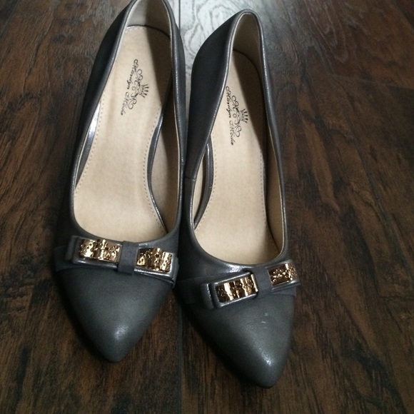 Gray and gold bow heels