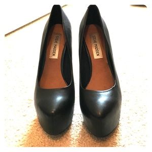 Black Steve Madden pumps