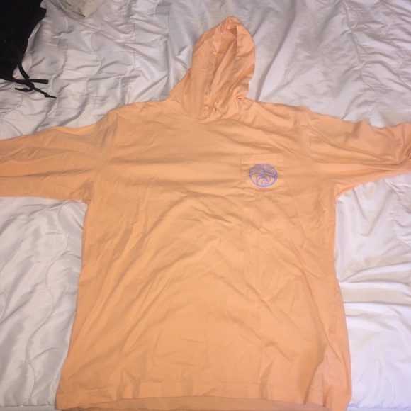 Vineyard vines pull over