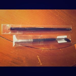 Set of two NEW in package makeup brushes