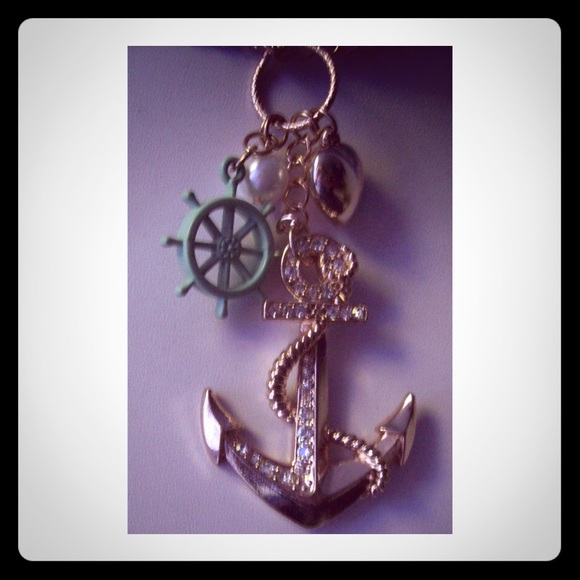 NWT Trio Pearl Anchor Necklace