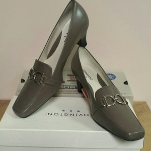 New Covington ladies size 10 taupe heels
