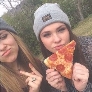 Meet your Posher, Holly