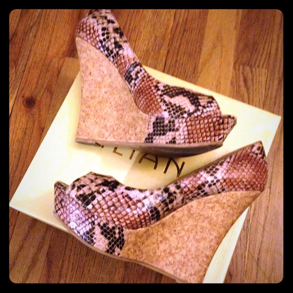 Liliana Shoes - Faux snakeskin wedge -  sz. 9