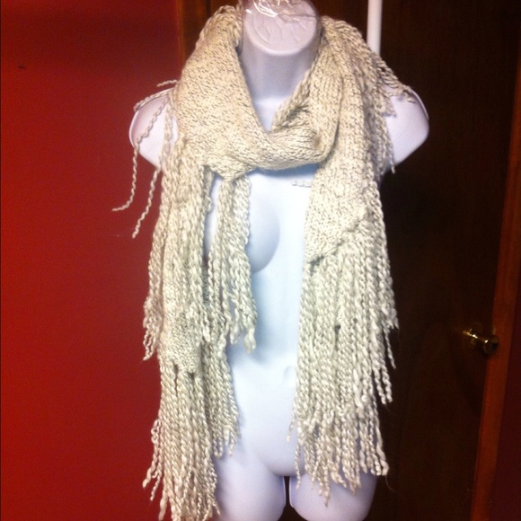 Beautiful scarf - Picture 2 of 4