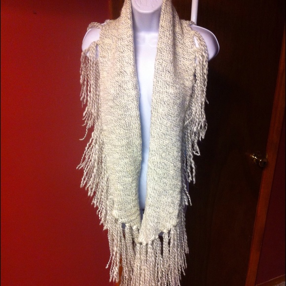 Beautiful scarf - Picture 3 of 4