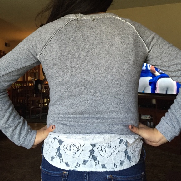 ⛄️✨ Comfy Sweatshirt with Lace ✨ - Picture 2 of 3