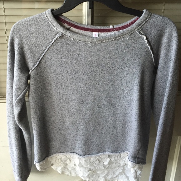 ⛄️✨ Comfy Sweatshirt with Lace ✨ - Picture 3 of 3
