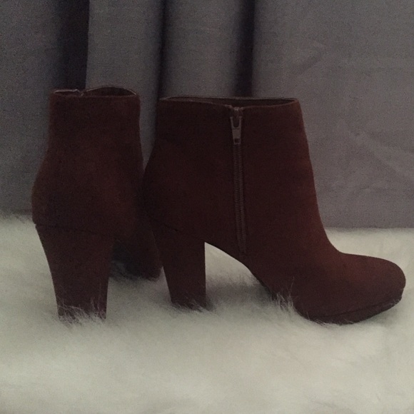 Like new brown booties
