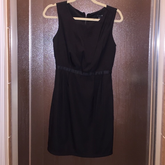 Black Dress with pleat and ribbon detail - Picture 1 of 3