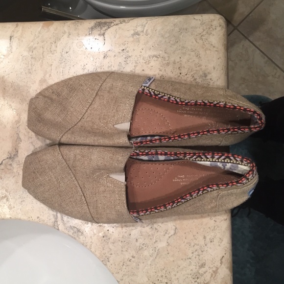 Toms