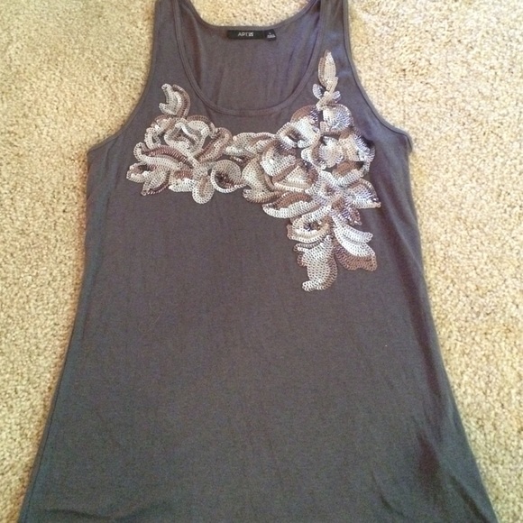 Apt. 9 beautiful gray sequin designed tank top L