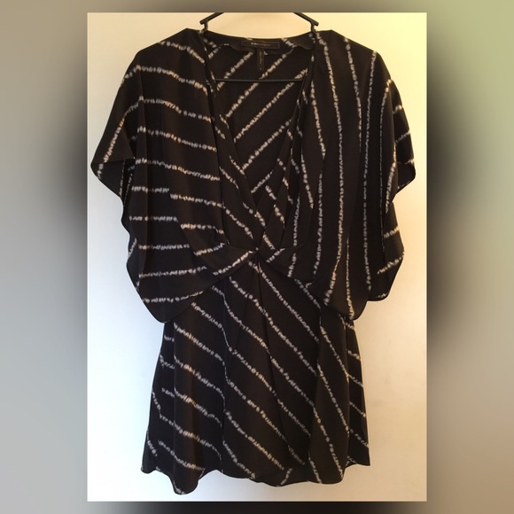 BCBG MAXAZRIA Size M Blouse