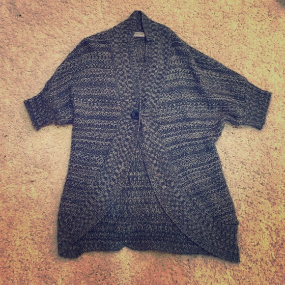 Short sleeve sweater