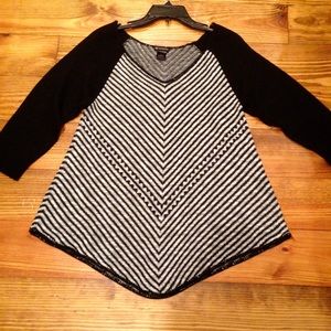 OVERSIZED SWEATER SMALL