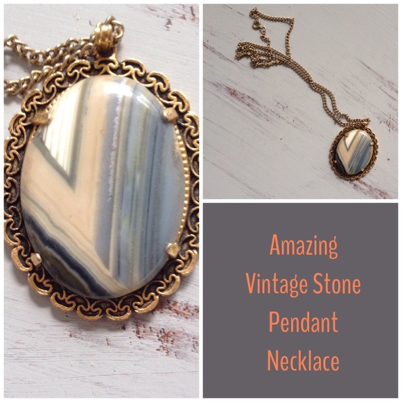 Vintage Jewelry - 🆕 Listing. Beautiful Vintage Stone Necklace