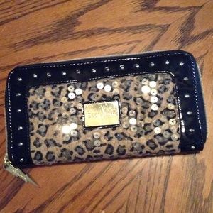 Betseyville Cheetah Sequence Accordion style Betseyville Cheetah Sequence Accordion style