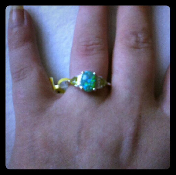 Jewelry - 🚫RESERVED!🚫 L.C. Green Opal Ring 8