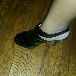 MK patent leather shoe