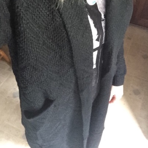 😍Geo Max Black Cardigan😍 - Picture 3 of 4