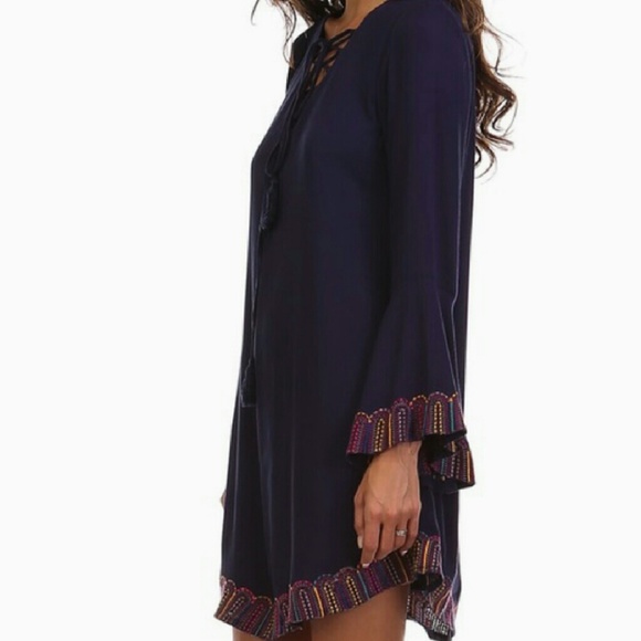 📌NWT📌Navy Embroidery Tunic - Picture 2 of 3