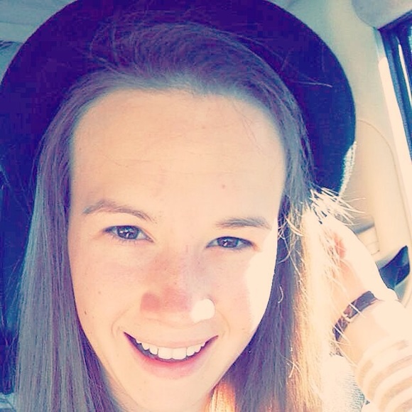 Meet your Posher, Hayley - Picture 1 of 1