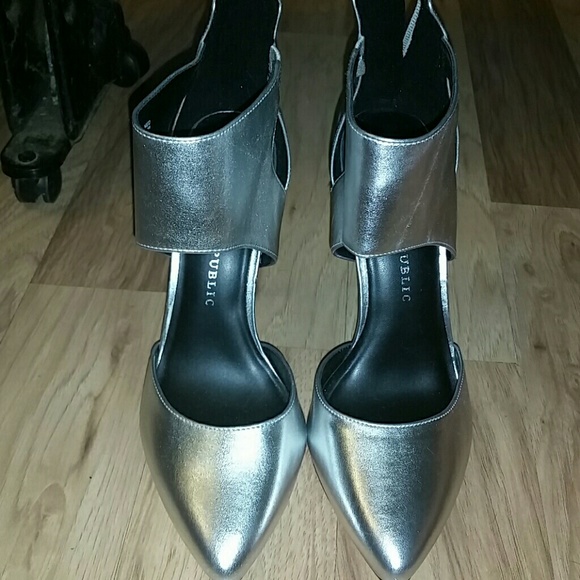 Rock and Republic silver heels