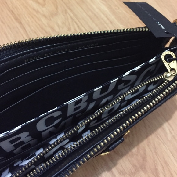 ❌SOLD❌Marc Jacobs Black Petal to the Metal Wallet - Picture 4 of 4