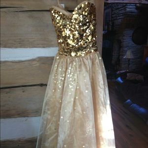 I am selling a gold prom dress.