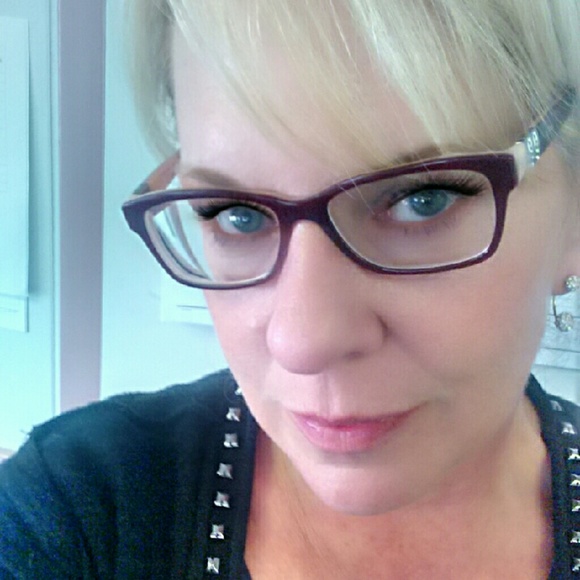 Meet your Posher, Yvonne - Picture 2 of 2