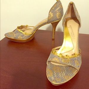 One of a Kind Kenneth Cole Pumps