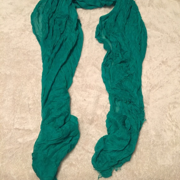 Green/teal scarf
