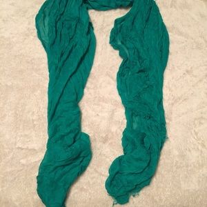 Green/teal scarf