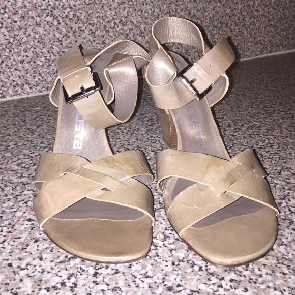 Tan heeled dress shoes