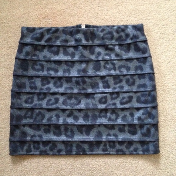 NEW XS gray leopard print banded bodycon skirt