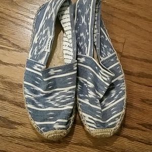 Blue & white ikat Soludos