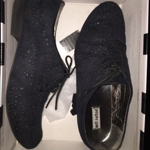 Navy/black flats with laces