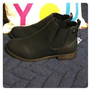 Black Booties! 👢