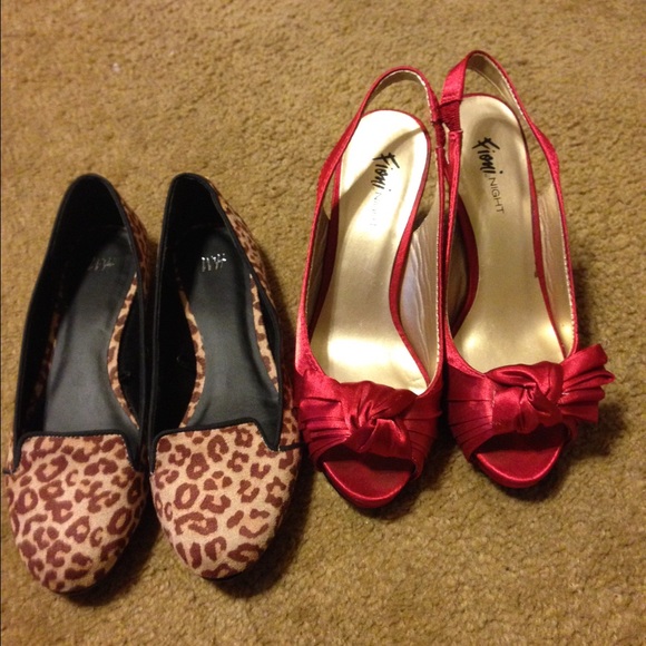 2 pairs of size 7 shoes - Picture 1 of 3