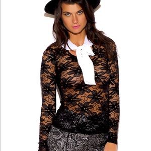 😍lace long sleeve top NWOT😍